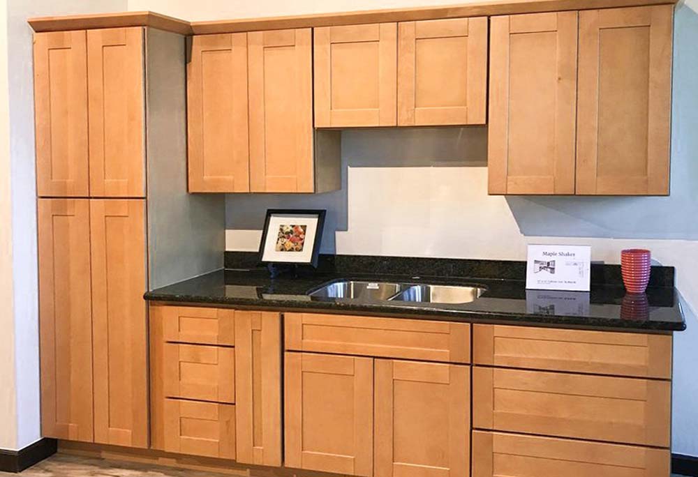 Amber Maple Shaker A Construction, Light Maple Shaker Kitchen Cabinets